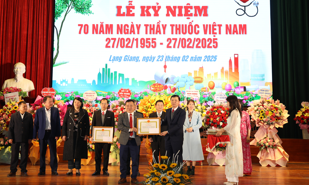  Huyện Lạng Giang kỷ niệm 70 năm Ngày Thầy thuốc Việt Nam 27/2