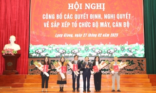 Lạng Giang: Công bố các quyết định, nghị quyết về sắp xếp tổ chức bộ máy, cán bộ