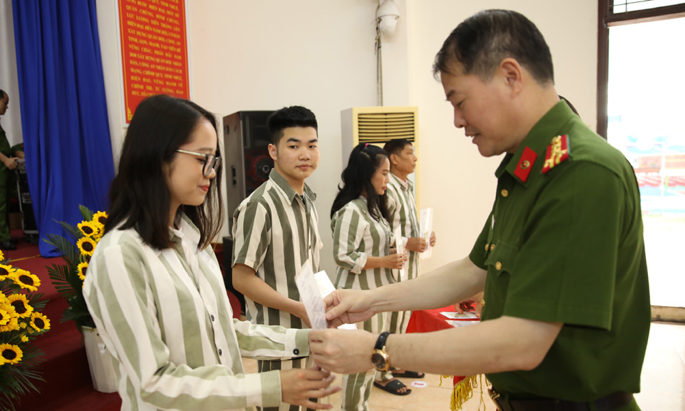 Trại giam Ngọc Lý công bố quyết định đặc xá cho 246 phạm nhân