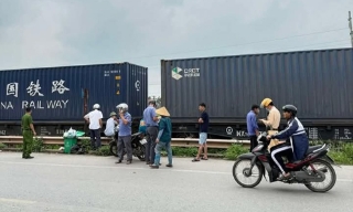 Lạng Giang: Va chạm với tàu hàng, người phụ nữ tử vong