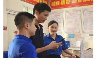 Lạng Giang: Hỗ trợ người dân thực hiện thủ tục hành chính công trên môi trường mạng