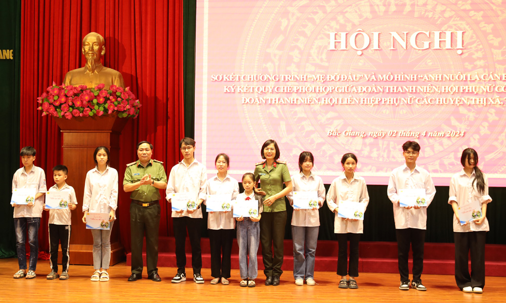 Công an tỉnh Bắc Giang nhận đỡ đầu 47 học sinh hoàn cảnh khó khăn 