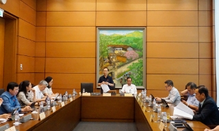 Đoàn Bắc Giang thảo luận ở tổ về một số dự thảo luật