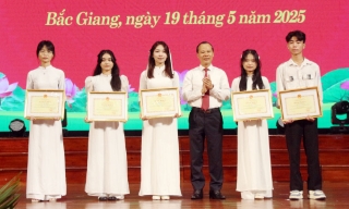 Bắc Giang biểu dương điển hình tiên tiến ngành Giáo dục và tuyên dương học sinh giỏi, giáo viên bồi dưỡng học sinh giỏi