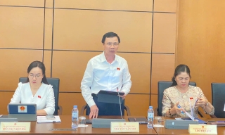Đoàn đại biểu Quốc hội tỉnh Bắc Giang thảo luận tại tổ