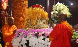 Trang nghiêm lễ cung rước, tôn trí và chiêm bái Xá lợi Phật tại chùa Phúc Sơn