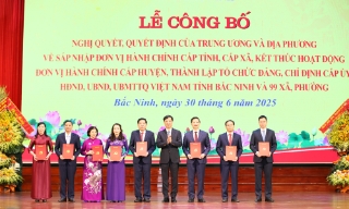 Tổ chức trọng thể Lễ công bố nghị quyết, quyết định của Trung ương và địa phương về sáp nhập đơn vị hành chính