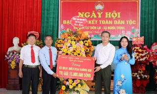 Giám đốc Công an tỉnh Nguyễn Quốc Toản dự Ngày hội Đại đoàn kết tại thị xã Việt Yên