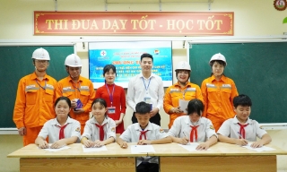 Học sinh thị xã Việt Yên ký cam kết “Không thả diều, vật bay gần công trình lưới điện cao áp”