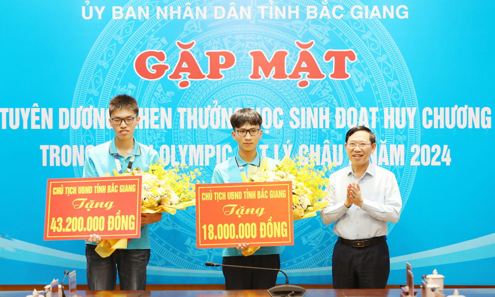 Bắc Giang: Tuyên dương 2 học sinh đoạt huy chương tại cuộc thi Olympic Vật lí châu Á