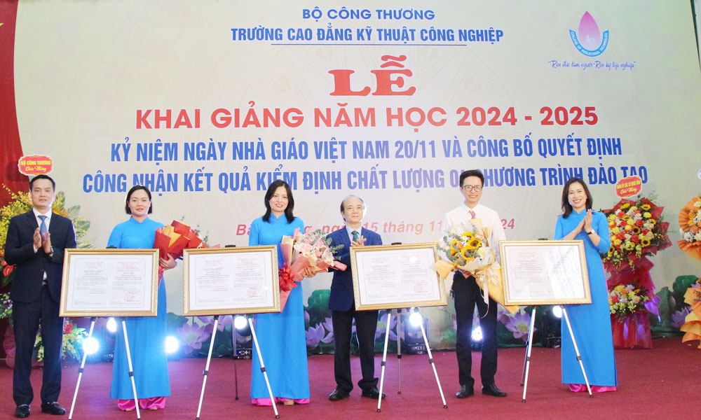  Trường Cao đẳng kỹ thuật công nghiệp khai giảng năm học mới