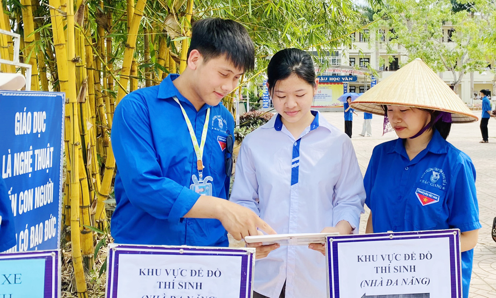  Hơn 28,3 nghìn thí sinh Bắc Giang làm thủ tục chuẩn bị thi vào lớp 10 trung học phổ thông không chuyên