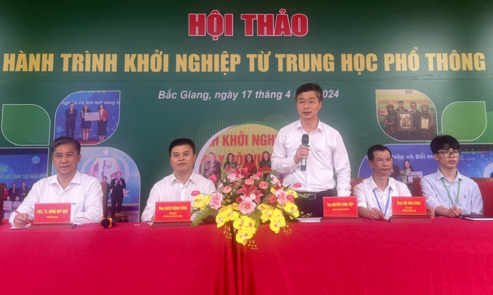 Chia sẻ kinh nghiệm khởi nghiệp với học sinh THPT tại Bắc Giang