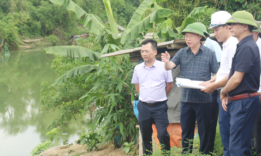 Chủ tịch UBND tỉnh Lê Ánh Dương chỉ đạo: Khẩn trương xử lý sự cố sạt lở bờ sông Thương tại Yên Thế