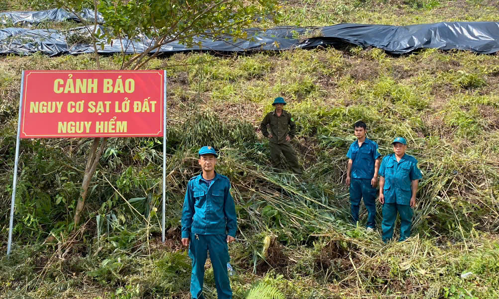 Sơn Động: Xuất hiện vết nứt dài trên đồi, di dời khẩn cấp 30 hộ dân