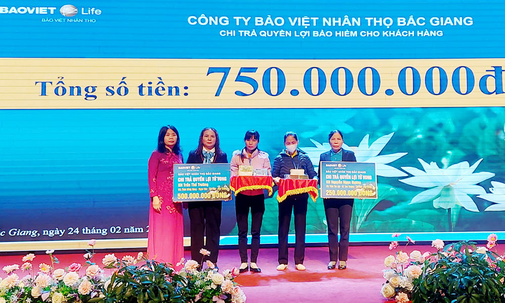  Công ty Bảo Việt Nhân thọ Bắc Giang chi trả 750 triệu đồng bảo hiểm cho khách hàng