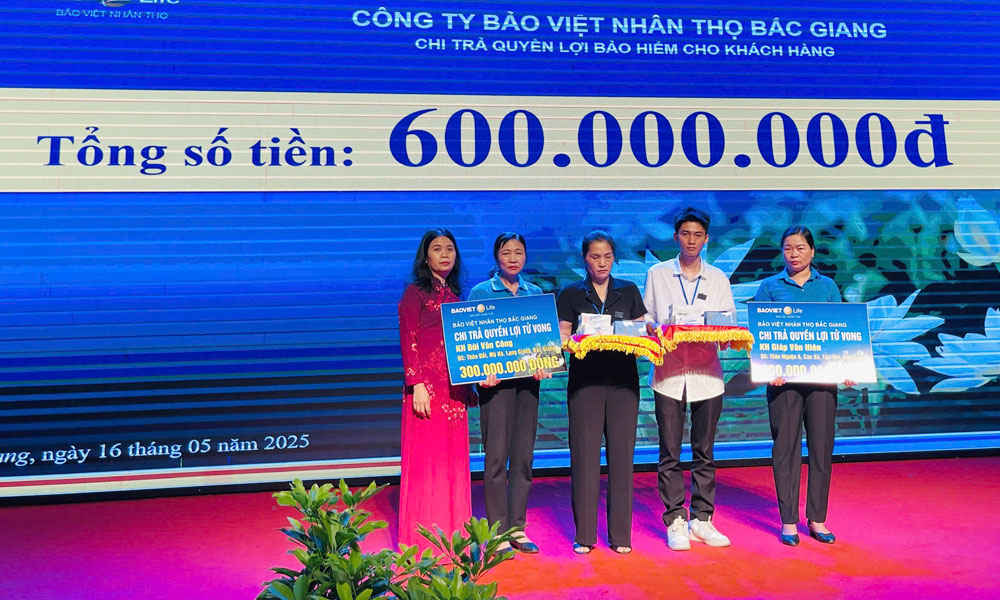  Công ty Bảo Việt Nhân thọ Bắc Giang chi trả 600 triệu đồng bảo hiểm cho khách hàng