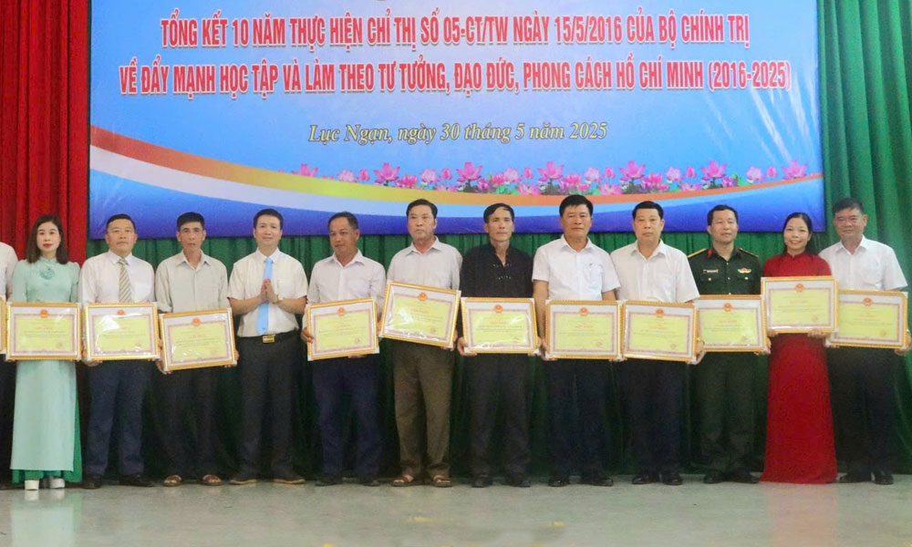  Lục Ngạn: Khen thưởng 40 tập thể, cá nhân học và làm theo Bác