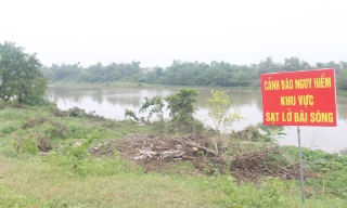 Công bố tình huống khẩn cấp và lệnh xây dựng công trình xử lý sự cố sạt lở bờ, bãi sông Thương