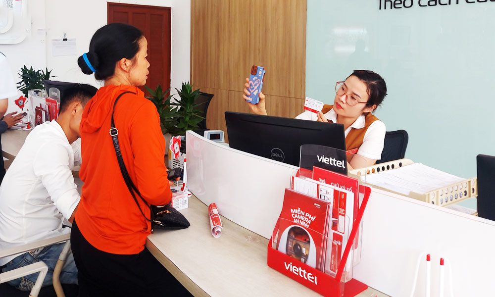Viettel tặng điện thoại 4G cho khách hàng khi nâng cấp dịch vụ
