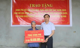 Lục Ngạn: Bàn giao nhà Đại đoàn kết cho hộ nghèo