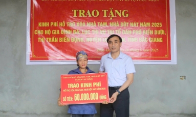  Lục Ngạn: Bàn giao nhà Đại đoàn kết cho hộ nghèo