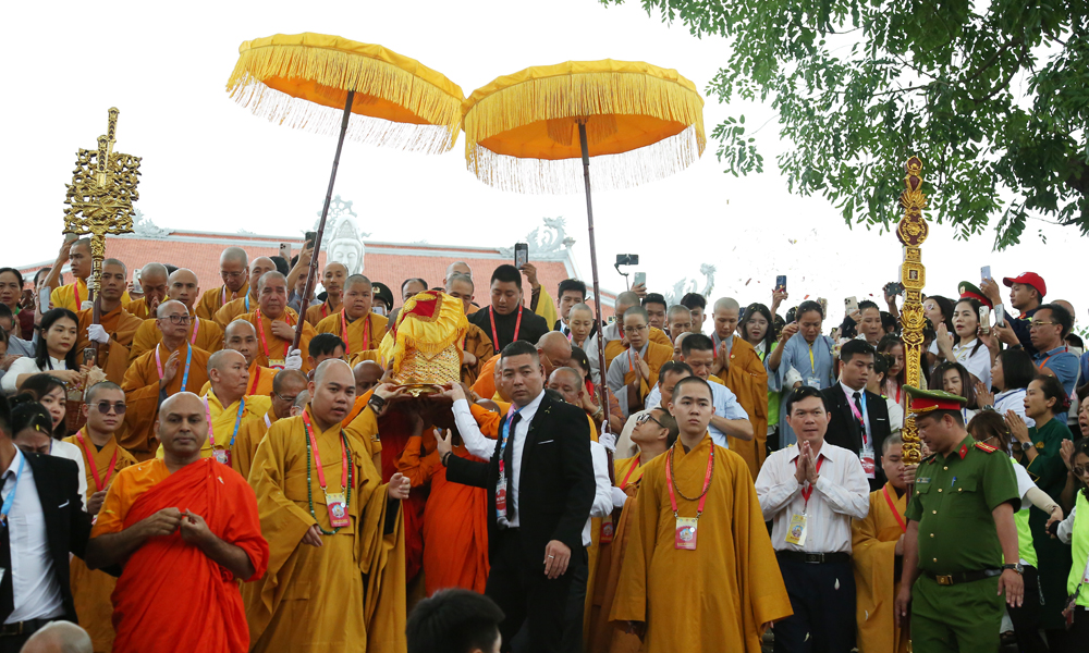  Cung tiễn Xá lợi Phật từ chùa Phúc Sơn về tôn trí tại Cung Trúc Lâm Yên Tử (Quảng Ninh)