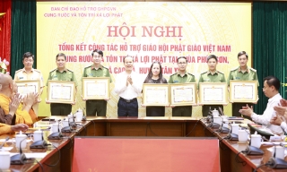 Bắc Giang: Khen thưởng 84 tập thể, cá nhân tiêu biểu trong sự kiện rước Xá lợi Phật