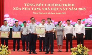  Lục Ngạn: Khen thưởng 35 tập thể, cá nhân trong thực hiện chương trình xóa nhà tạm, nhà dột nát