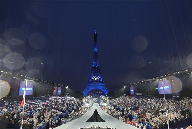 Lễ khai mạc Olympic Paris 2024 diễn ra hoành tráng bất chấp trời mưa