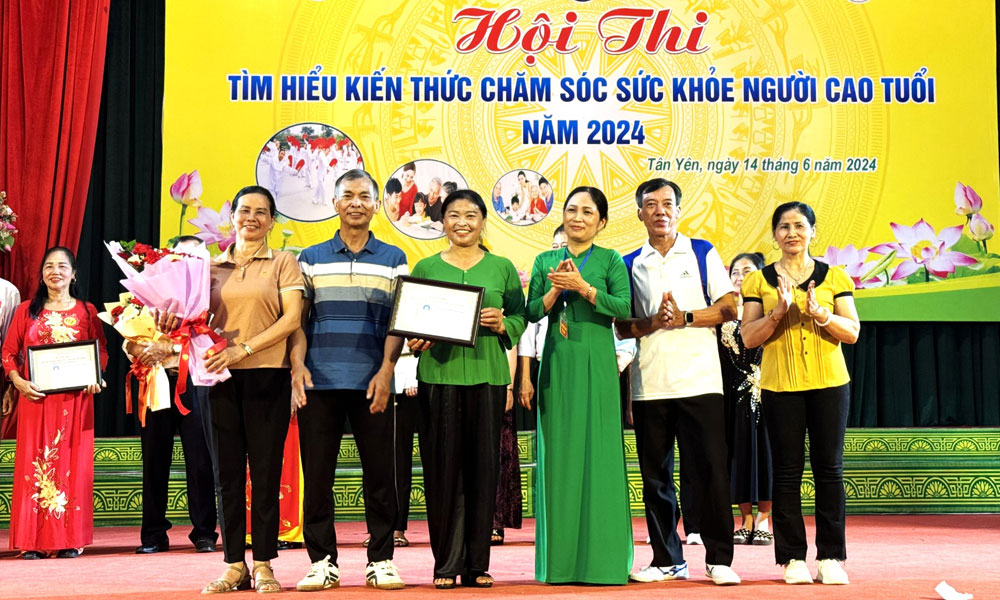 Hội Người cao tuổi xã Lam Cốt giành giải Nhất hội thi tìm hiểu kiến thức chăm sóc sức khỏe 