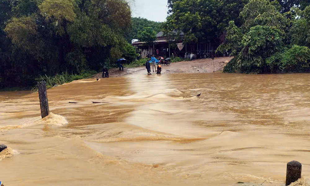 Yên Thế: Mưa lớn khiến một số ngầm bị ngập sâu