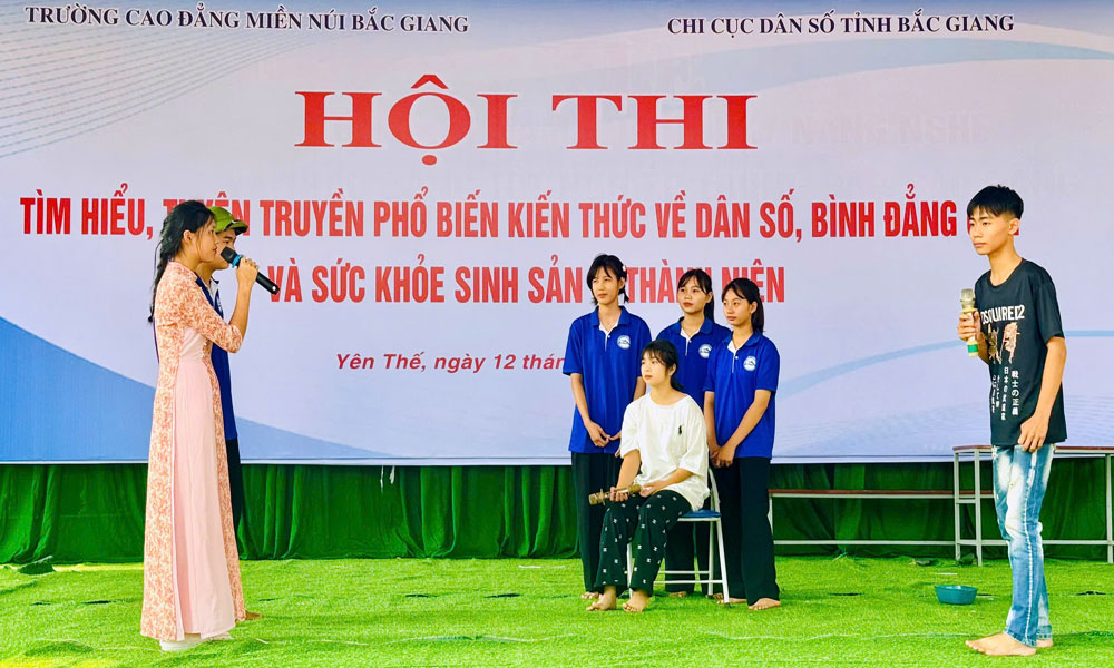  Đa dạng hình thức truyền thông, trang bị kiến thức sức khỏe sinh sản cho học sinh