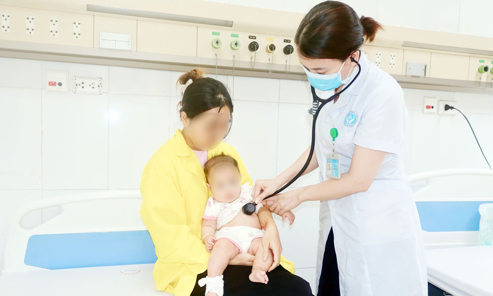  Bắc Giang: Kịp thời gắp kim băng trong thực quản bé gái 5 tháng tuổi