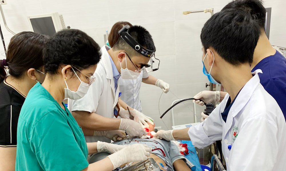 Trung tâm Y tế thị xã Việt Yên cấp cứu kịp thời bệnh nhân cao tuổi bị sặc thức ăn