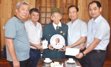 Thăm, tặng quà cựu chiến binh tham gia Chiến dịch Điện Biên Phủ 