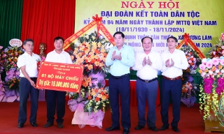 Bí thư Tỉnh ủy Nguyễn Văn Gấu dự Ngày hội Đại đoàn kết toàn dân tộc tại huyện Lạng Giang