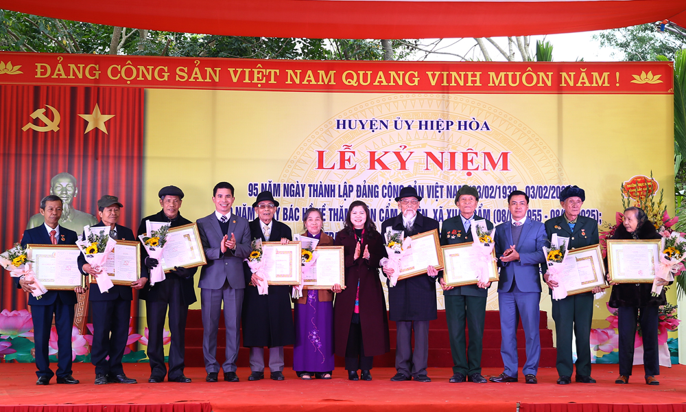  Hiệp Hòa: Kỷ niệm 95 năm Ngày thành lập Đảng Cộng sản Việt Nam, 70 năm Bác Hồ về thăm Cẩm Xuyên