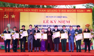 Hiệp Hòa: Kỷ niệm 95 năm Ngày thành lập Đảng Cộng sản Việt Nam, 70 năm Bác Hồ về thăm Cẩm Xuyên