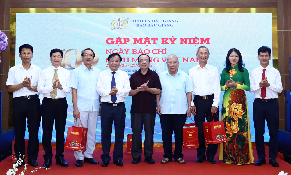  Báo Bắc Giang gặp mặt kỷ niệm 100 năm Ngày Báo chí Cách mạng Việt Nam 21/6
