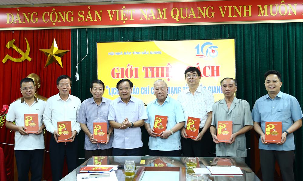 Ra mắt cuốn sách "Lịch sử Báo chí Cách mạng tỉnh Bắc Giang"