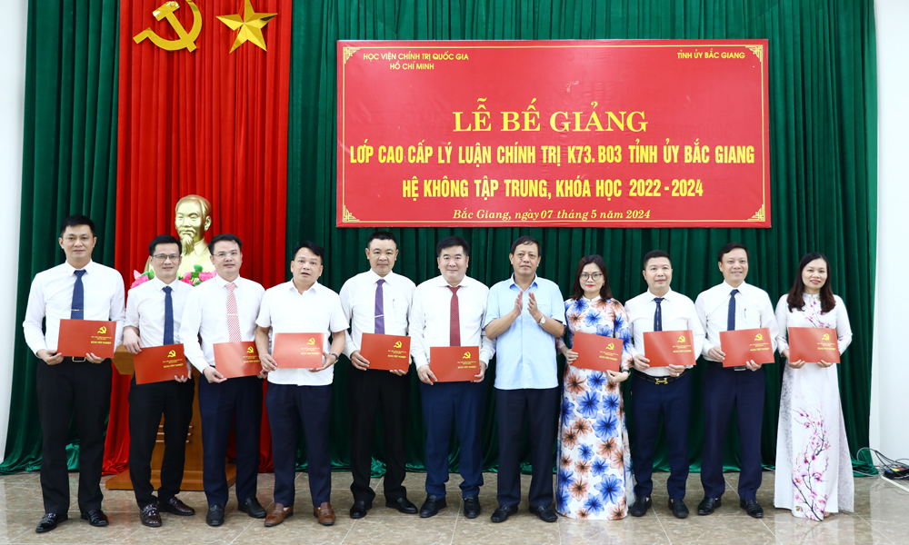 Bắc Giang: 57 cán bộ tốt nghiệp Cao cấp lý luận chính trị