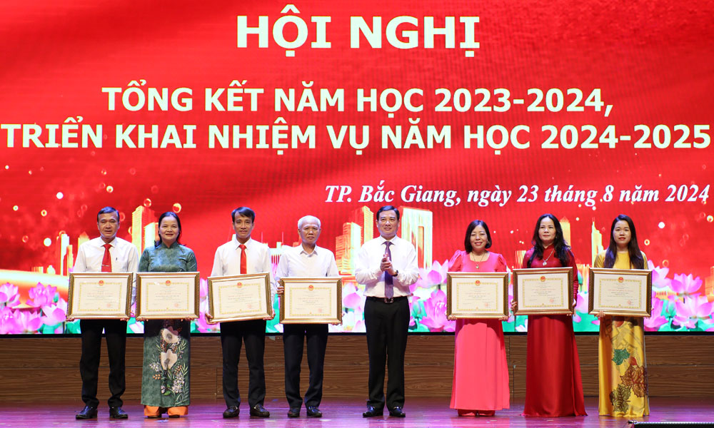 TP Bắc Giang: Khen thưởng hơn 2 nghìn tập thể, cá nhân có thành tích xuất sắc năm học 2023-2024