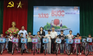 Hội Chữ thập đỏ tỉnh Bắc Giang trao hỗ trợ các hoàn cảnh khó khăn huyện Hiệp Hòa