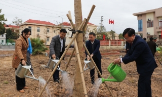 Thị xã Chũ phát động “Tết trồng cây đời đời nhớ ơn Bác Hồ”