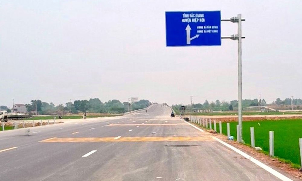 Phân luồng giao thông phục vụ lễ thông xe kỹ thuật đường kết nối cầu vượt Xuân Cẩm