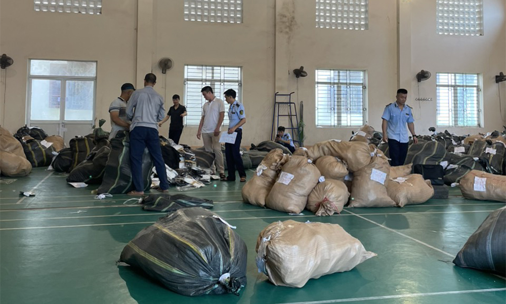 Bắc Giang: Phát hiện kho hàng có nhiều sản phẩm nghi giả mạo nhãn hiệu