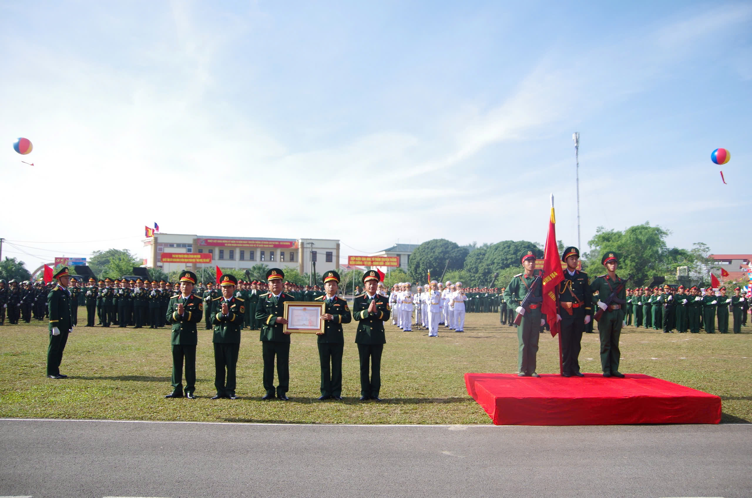  Lữ đoàn Pháo binh 164 đón nhận Huân chương Bảo vệ Tổ quốc hạng Nhất