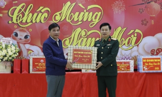 Trung tướng Đỗ Xuân Tụng thăm, chúc Tết Bộ CHQS tỉnh và người có công trên địa bàn tỉnh Bắc Giang