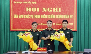 Bàn giao chức vụ Trung đoàn trưởng Trung đoàn 831